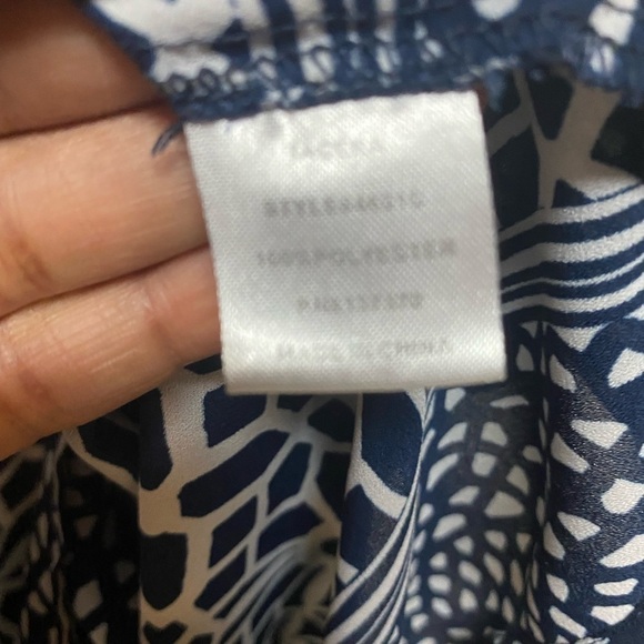 Tacera Womens Top Sz Medium Blue and white Geometric print Tank V neck - Picture 6 of 11